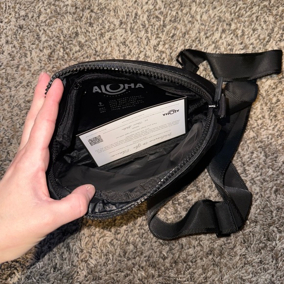 Aloha Collection Le Tour Crosbody Bag - Picture 3 of 4